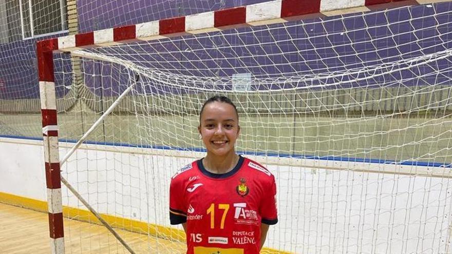 El sueño Mundial de Jimena Merino, un poco más cerca: el Lobas Oviedo de balonmano, feliz con el éxito de su jugadora