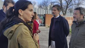 Ruiz Bartolomé en una visita con Rocío Monasterio.