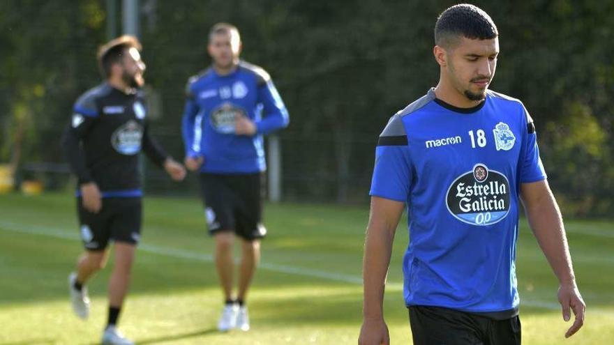 Bakkali, durante el entrenamiento de ayer en la ciudad deportiva.