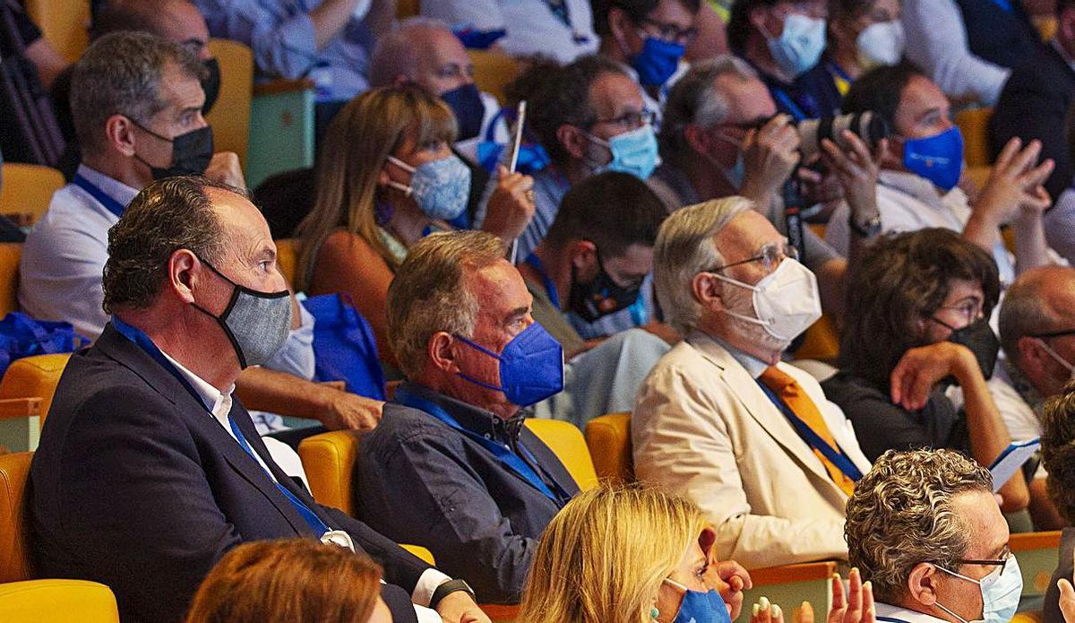 Del «Y solo tú» a los vídeos para marcar perfil político