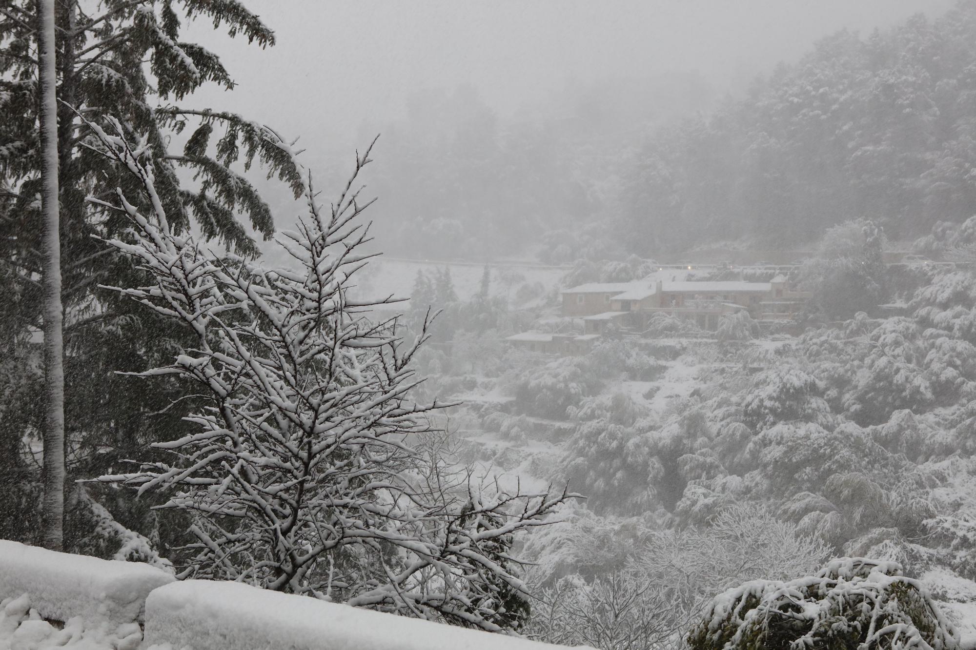 Malerisches Mallorca: Valldemossa im Schnee