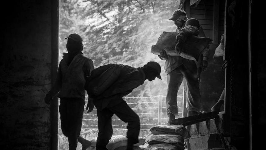 El Hospital de Antequera acoge la exposición fotográfica 'El tren del cemento'