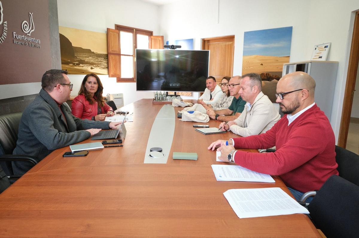 La presidenta Lola García durante la Junta del Consorcio de Aguas.