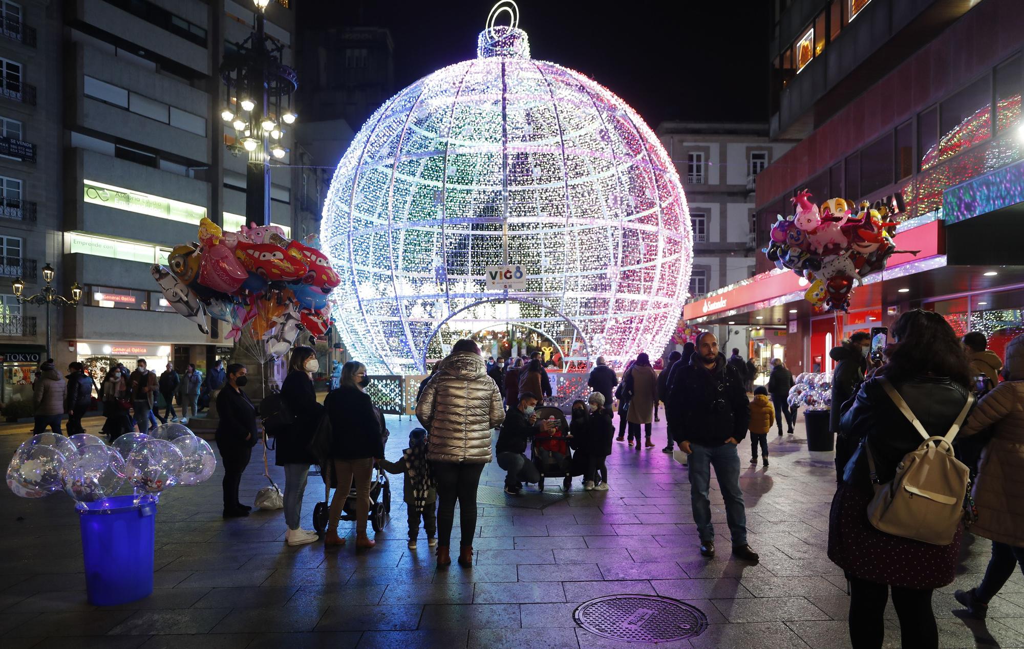 Bola_luces_navidad_vigo_2022_grobas.jpg