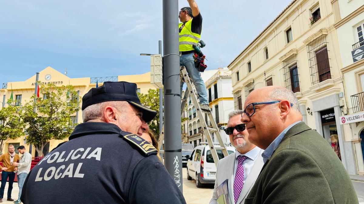 Vélez-Málaga ha iniciado la instalación de cámaras de videovigilancia en la ciudad.