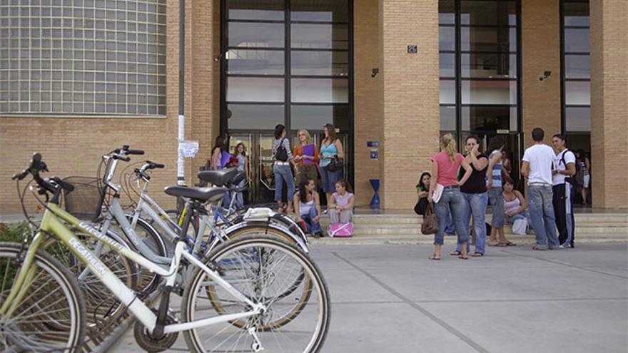 La UMA pone en marcha un servicio gratuito de préstamo de bicicletas