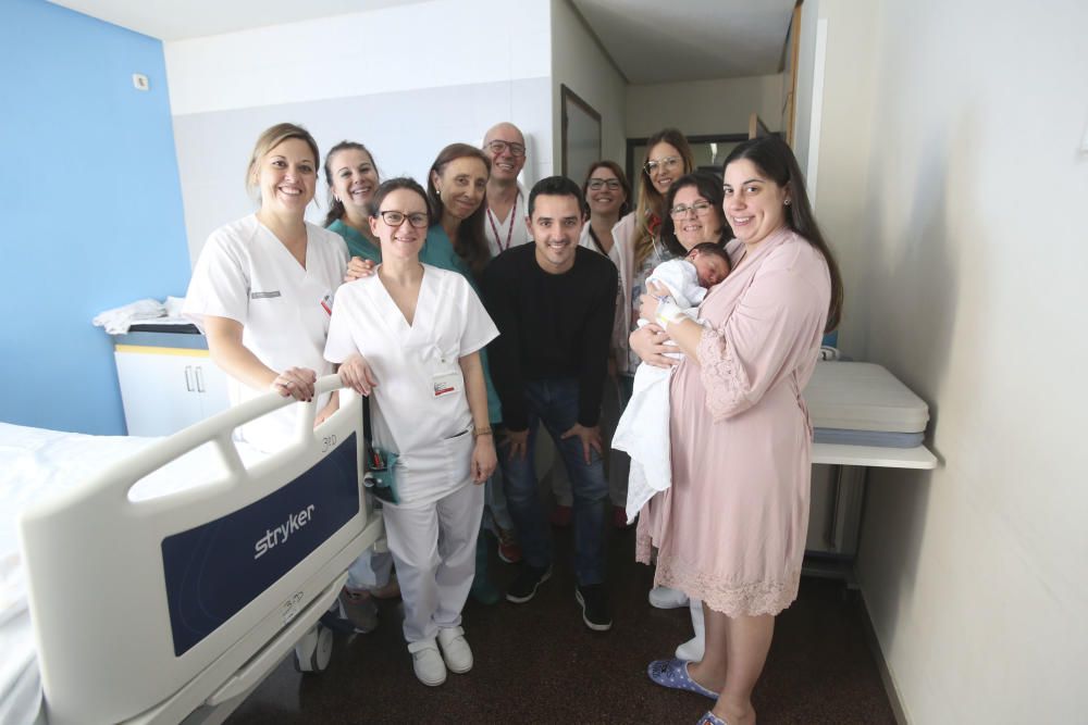 Hugo ha sido el primer bebé nacido en 2020 en el Hospital General de Alicante