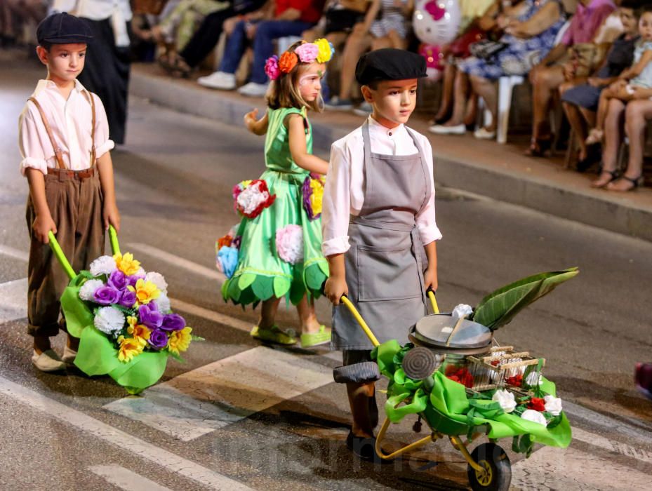 El municipio celebró su llamativa Gran Cabalgata de Disfraces dentro de los actos de las Fiestas de Agosto en honor a la Virgen de la Asunción