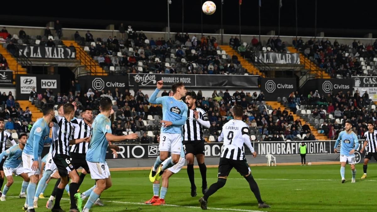 Imagen del encuentro de ida entre Badajoz y Celta B en el Nuevo Vivero.