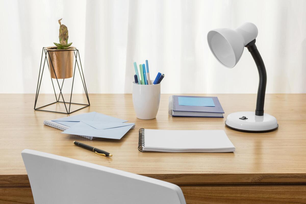 Así es la lámpara de escritorio que combina con cualquier estilo de habitación (muy económica)