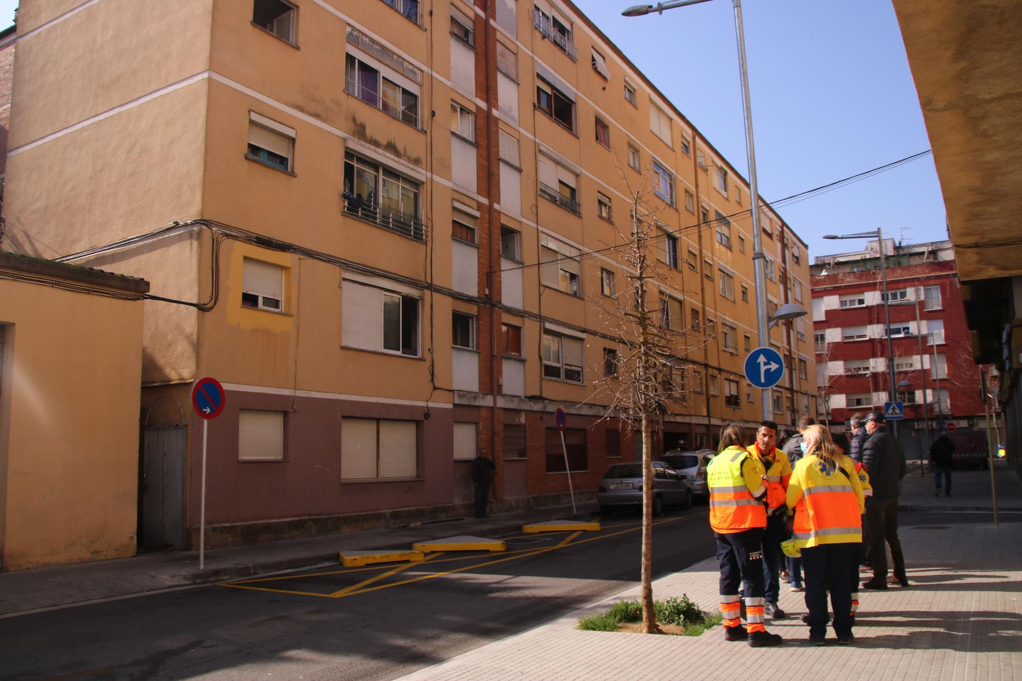 L'incendi en un bloc de pisos de Salt, en imatges