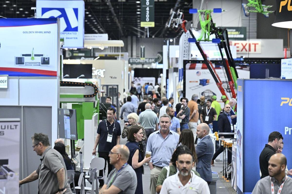 Aspecto de unos de los pasillos de la feria Coverings, en una edición anterior.