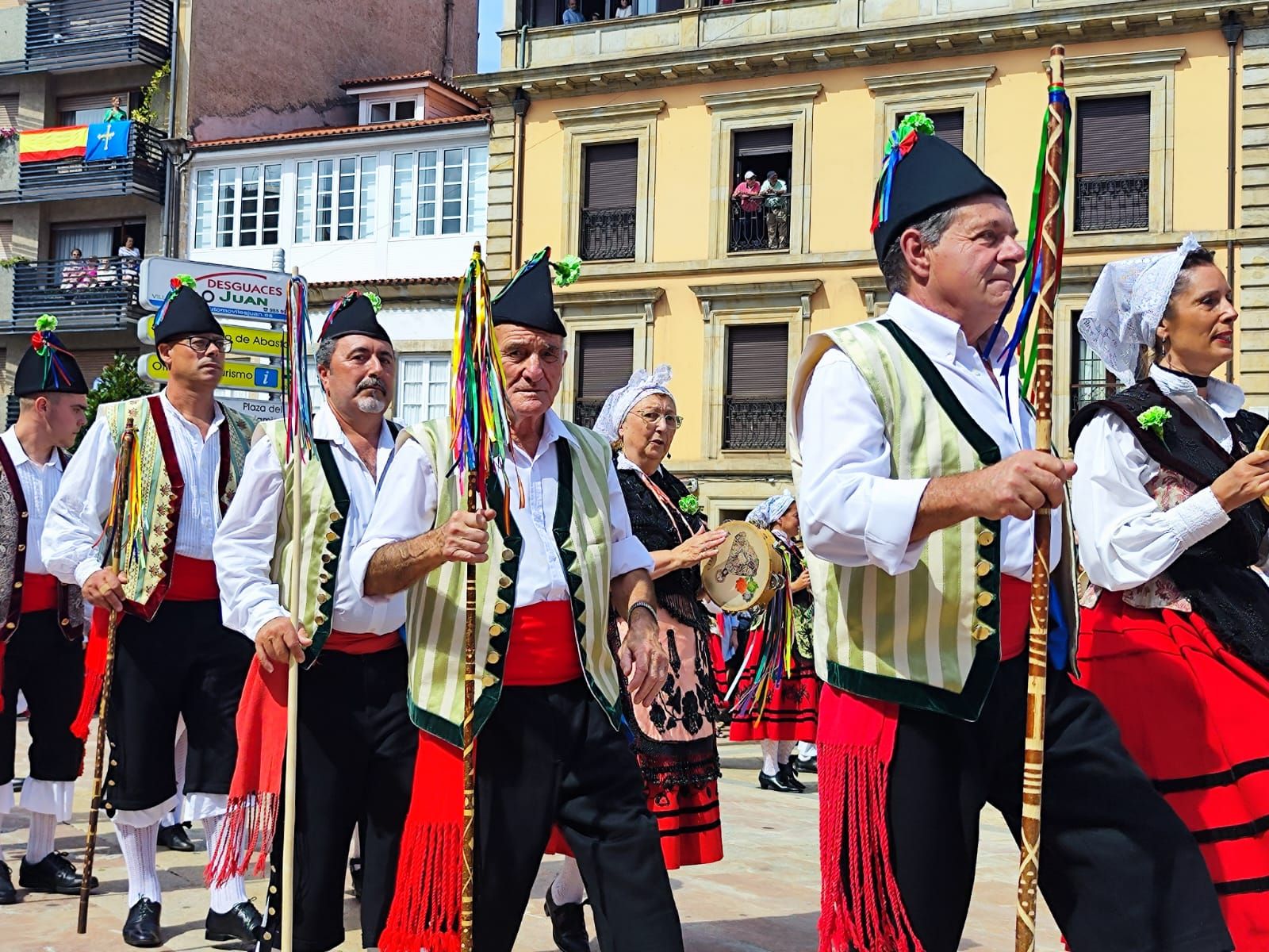 Villaviciosa vibra con la Portalina y la danza del Portal