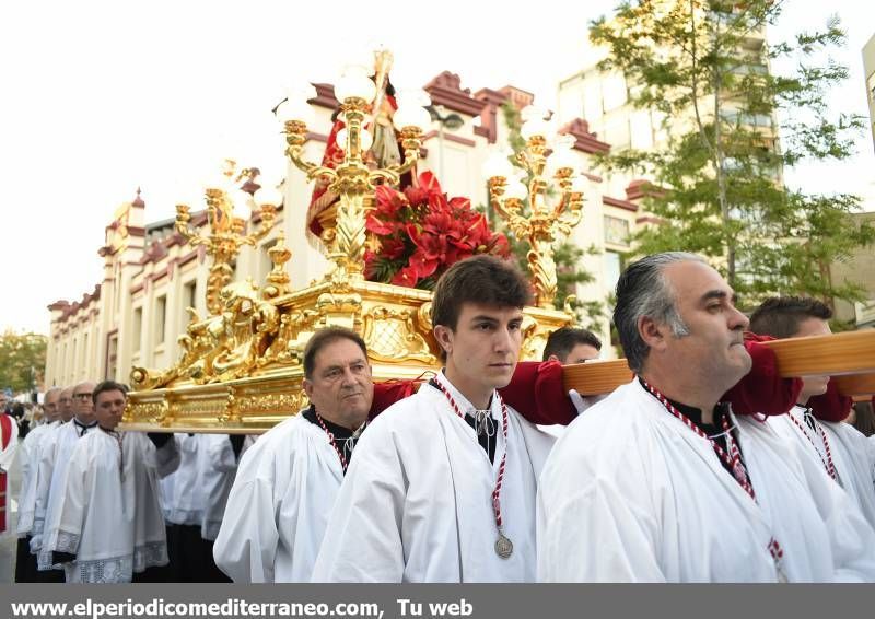 Galería de fotos -- Manto de fe y devoción para la patrona de Almassora