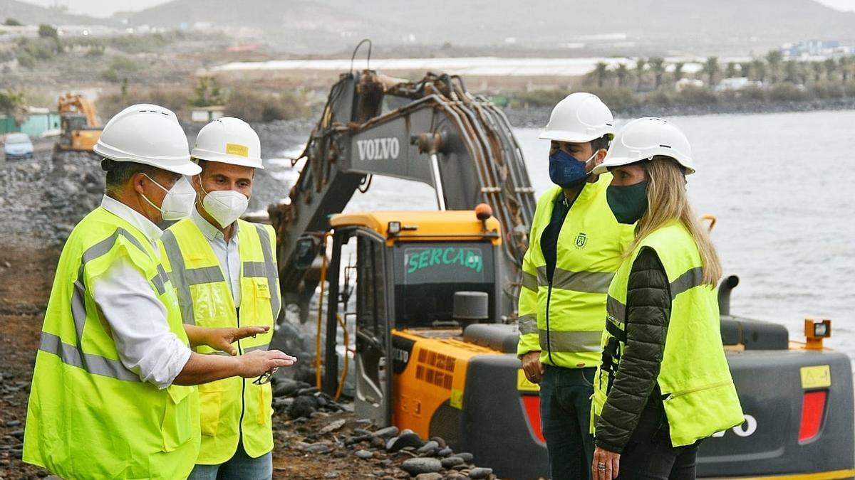 Visita a las obras de reparación de la tubería