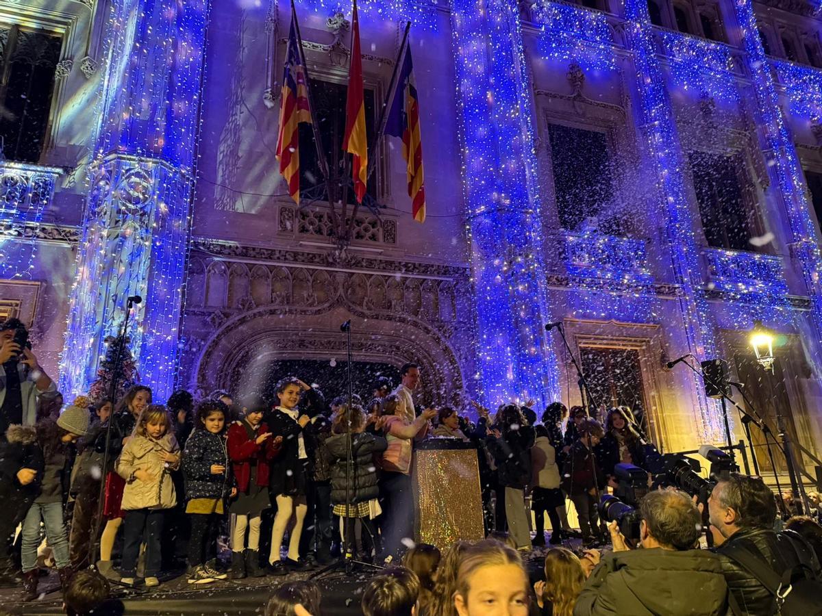 Encendido de luces de Navidad del Palau del Consell