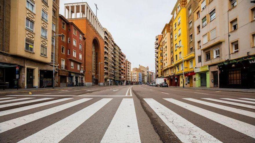 La Avenida Goya de Zaragoza, totalmente desértica, durante el confinamiento de 2020.