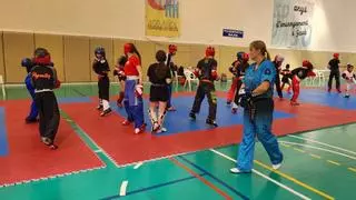 La campiona del Món Irina Murashova imparteix un seminari als esportistes de la selecció Catalana de Kick Boxing Tatami