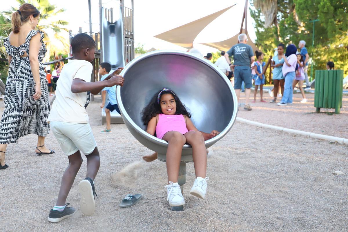 Las instituciones reciben a los niños saharauis