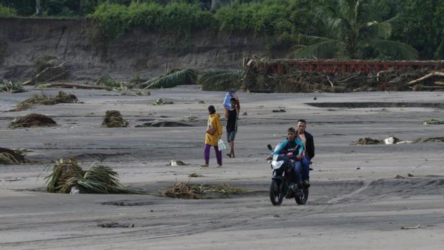 Al menos 200 muertos por una tormenta en Filipinas