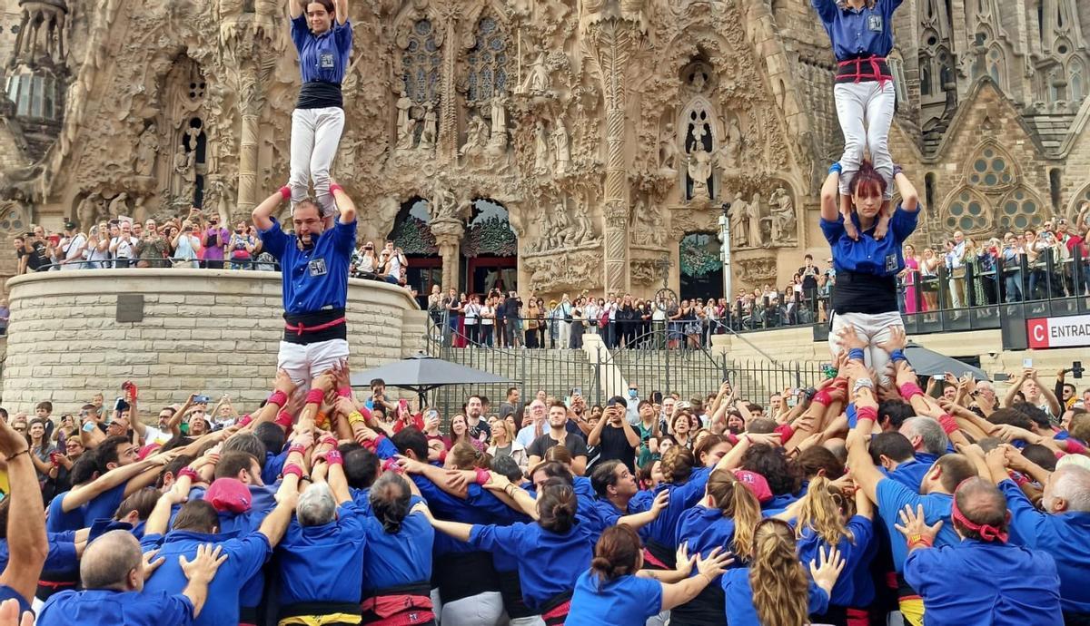 Ensurt i indignació per una caiguda durant una actuació castellera a Barcelona