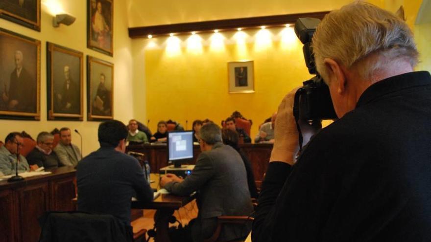 Sesión ordinaria en la sala de plenos del ayuntamiento de Manacor.