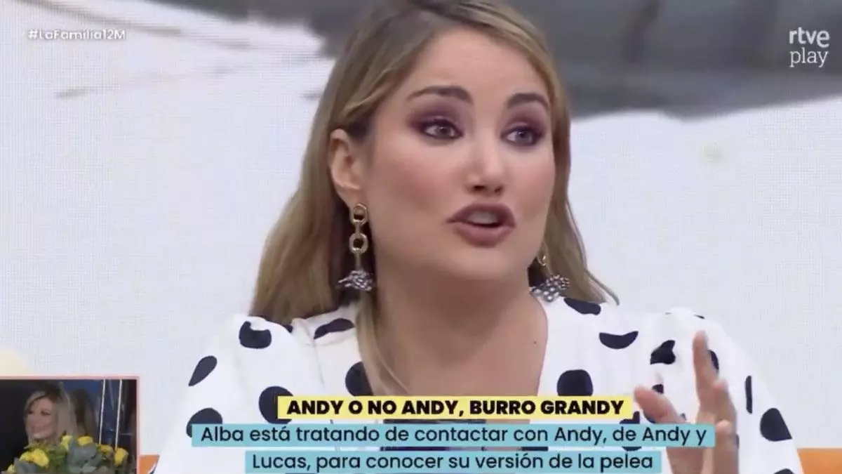 Alba Carrillo se estrena como colaboradora de 'La familia de la tele' anunciando un grave problema de salud