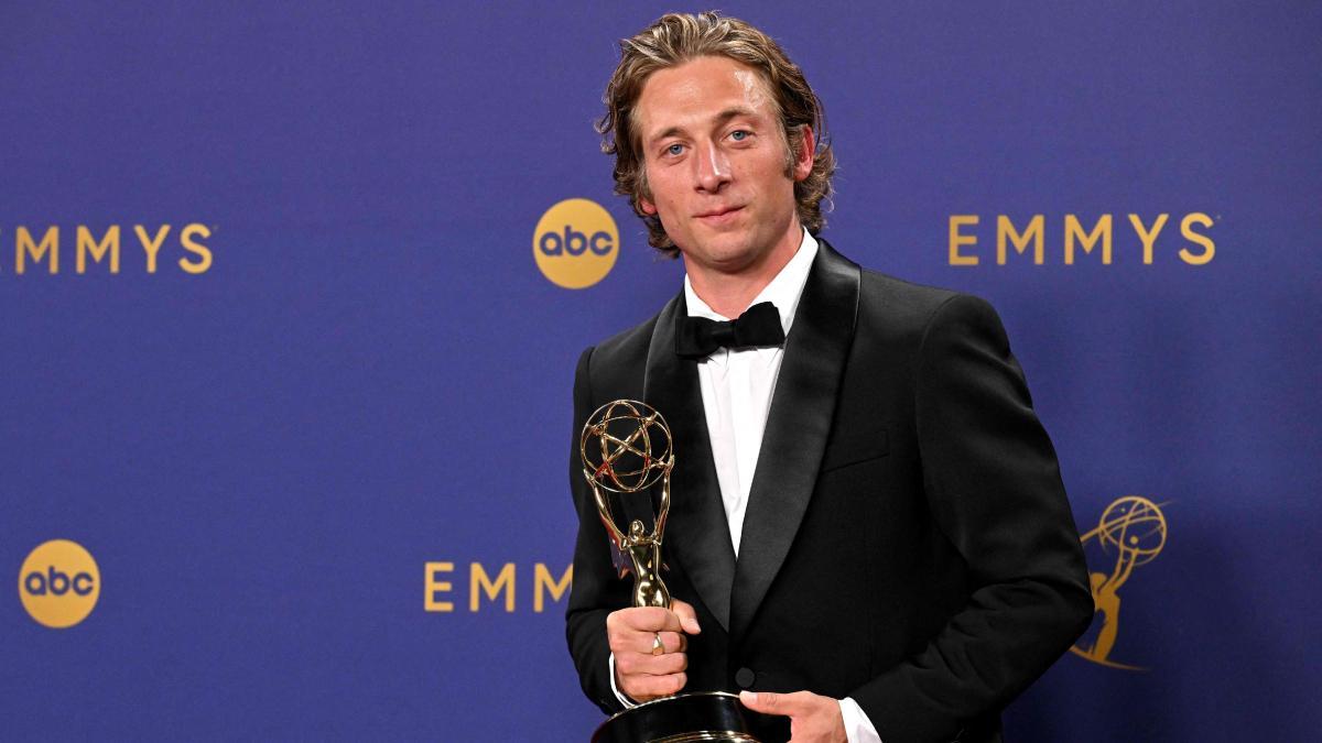 Los ganadores de los premios Emmy 2024. Jeremy Allen White recoge su Emmy a Mejor Actor Protagonista de Comedia (The Bear)