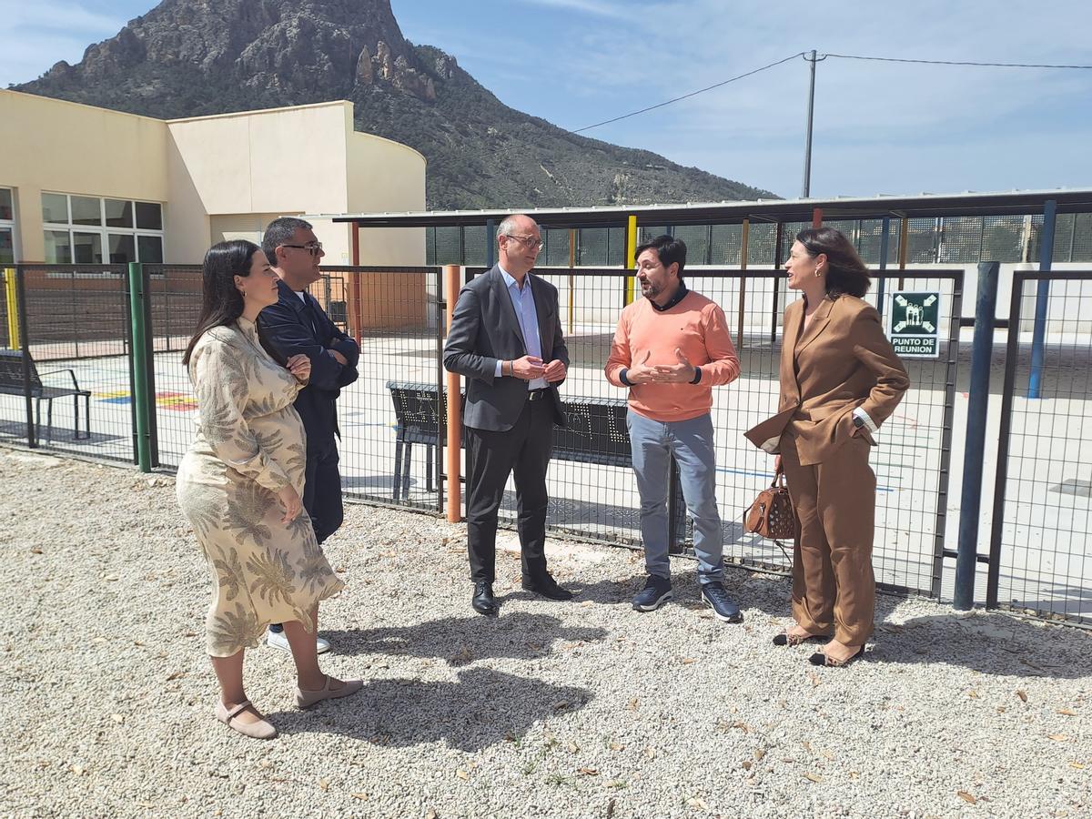 El consejero de Educación y Formación Profesional, Víctor Marín, visitó la semana pasada las nuevas aulas del colegio Don José Marín de Cieza.