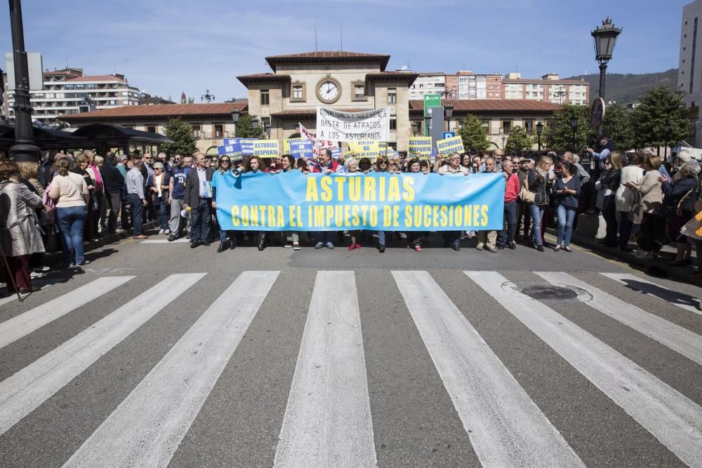 Miles de personas piden la eliminación del impuesto de sucesiones en Asturias