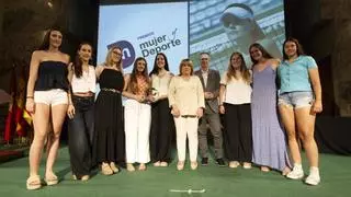 El Balonmano La Jota, galardonado como mejor equipo