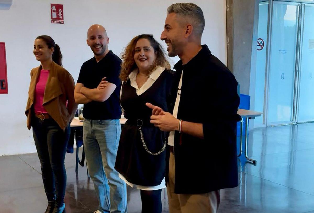 El concejal Caraballero, con responsables artísticos y técnicos. | EL DÍA