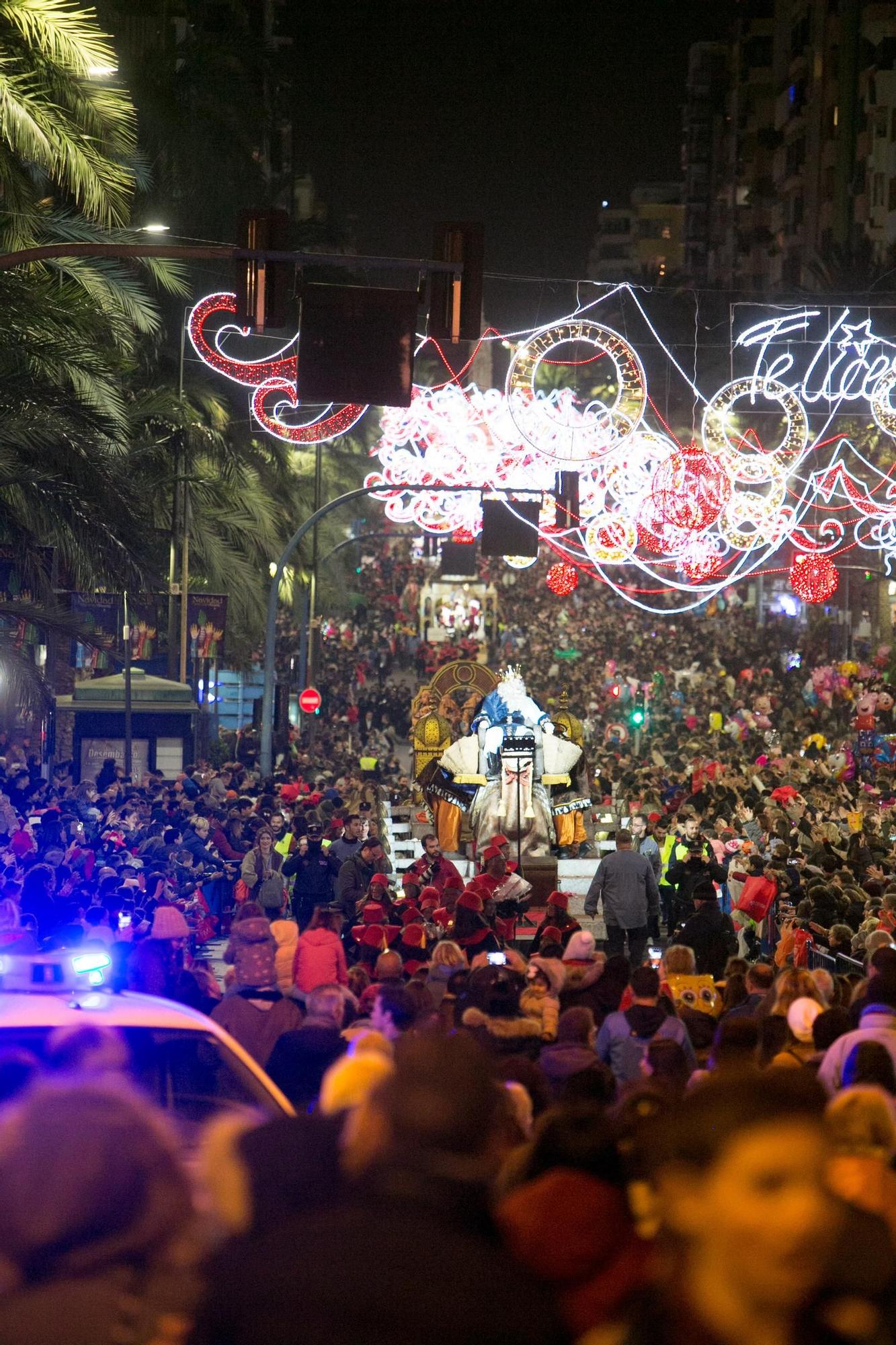 Así fue la última cabalgata de los Reyes Magos celebrada en Alicante en el 2020