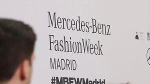 Entre la pasarela y los coches, Mercedes-Benz celebra 30 años en la Fashion Week Madrid con premio propio y 140 años de innovación