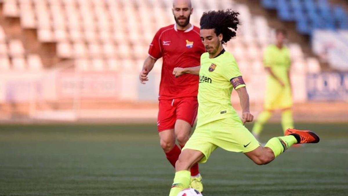 Cucurella, en una acción del partido ante el Figueres