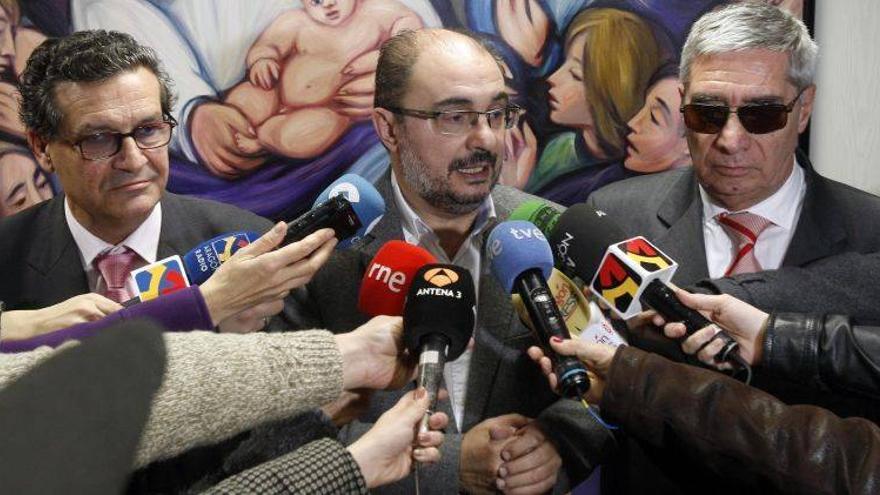 Lambán será candidato del PSOE en medio de una cruzada legal