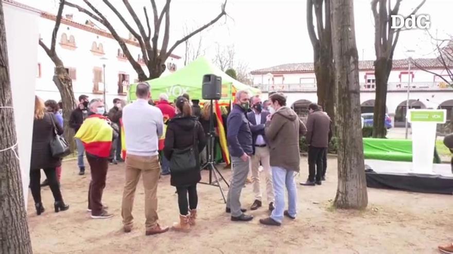 Vox celebra l'últim acte de campanya a Girona entre cassolades i la cançó «La Faixa» de la Trinca