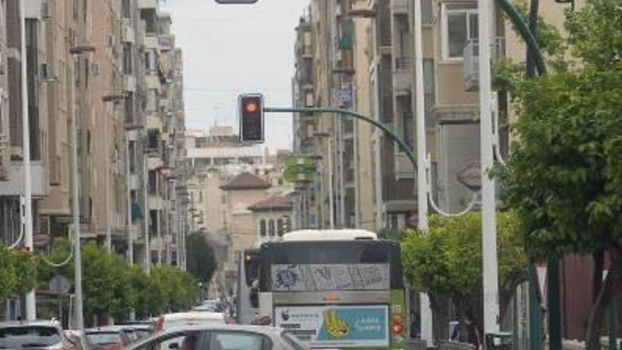 La acumulación de accidentes lleva a cambiar los semáforos de cinco cruces