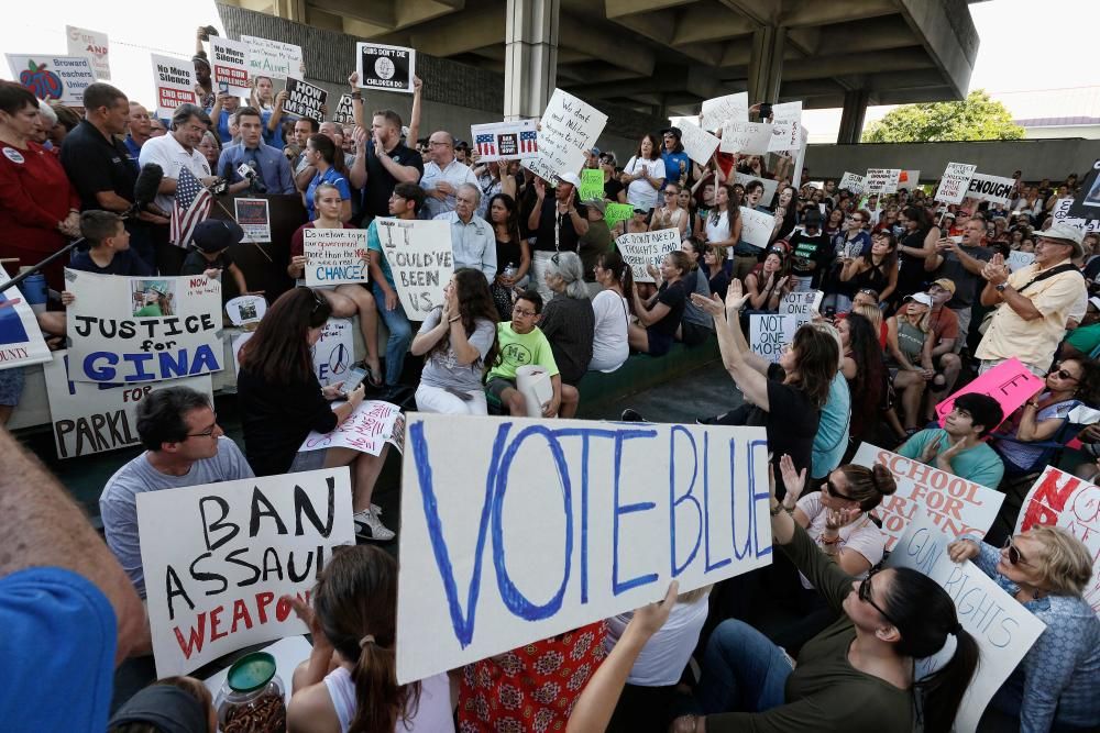 Alumnos de Parkland recuerdan a las víctimas de la masacre y claman contra Trump