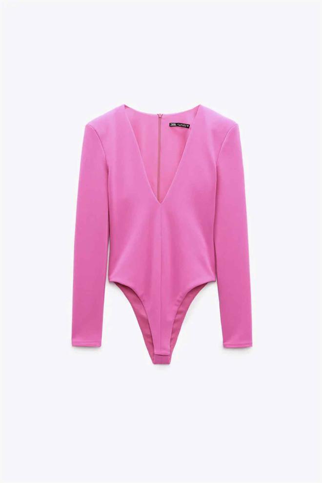 Body rosa fucsia de escote en V y hombreras de Zara