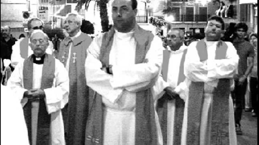 LOS SACERDOTES DE ELDA AL COMPLETO.