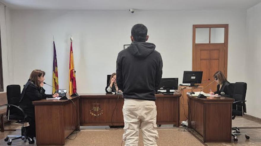 Condenado a un año de prisión por golpear en la cabeza con una botella rota a un joven en Palma tras una discusión