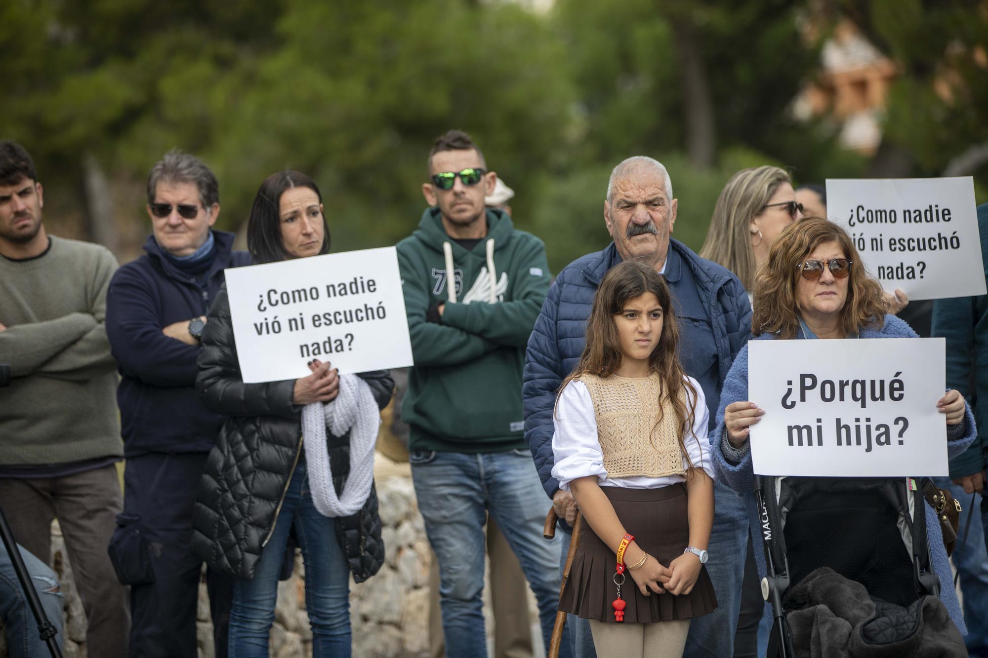 Nueve años sin Malén: medio centenar de personas arropan a su madre