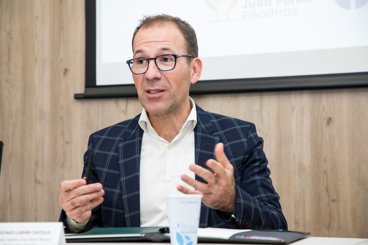 Gustavo Lubián es director de la Cátedra.