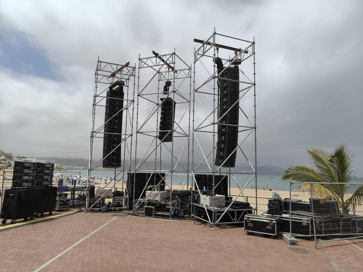 IMÁGENES I Así avanza el montaje del escenario de Quevedo en Las Canteras para la cita de esta noche IMÁGENES I Así avanza el montaje del escenario de Quevedo en Las Canteras para la cita de esta noche