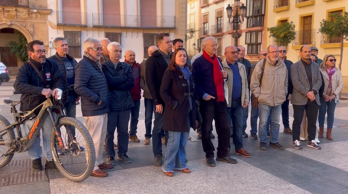 Dirigentes de Podemos e IU y representantes de colectivos ecolistas acompañaron a Pedro Costa en Águilas.