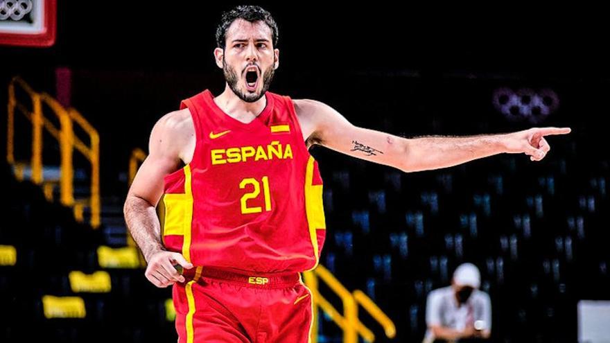 Álex Abrines presume de Gijón, de Sporting y de El Molinón con Mirotic