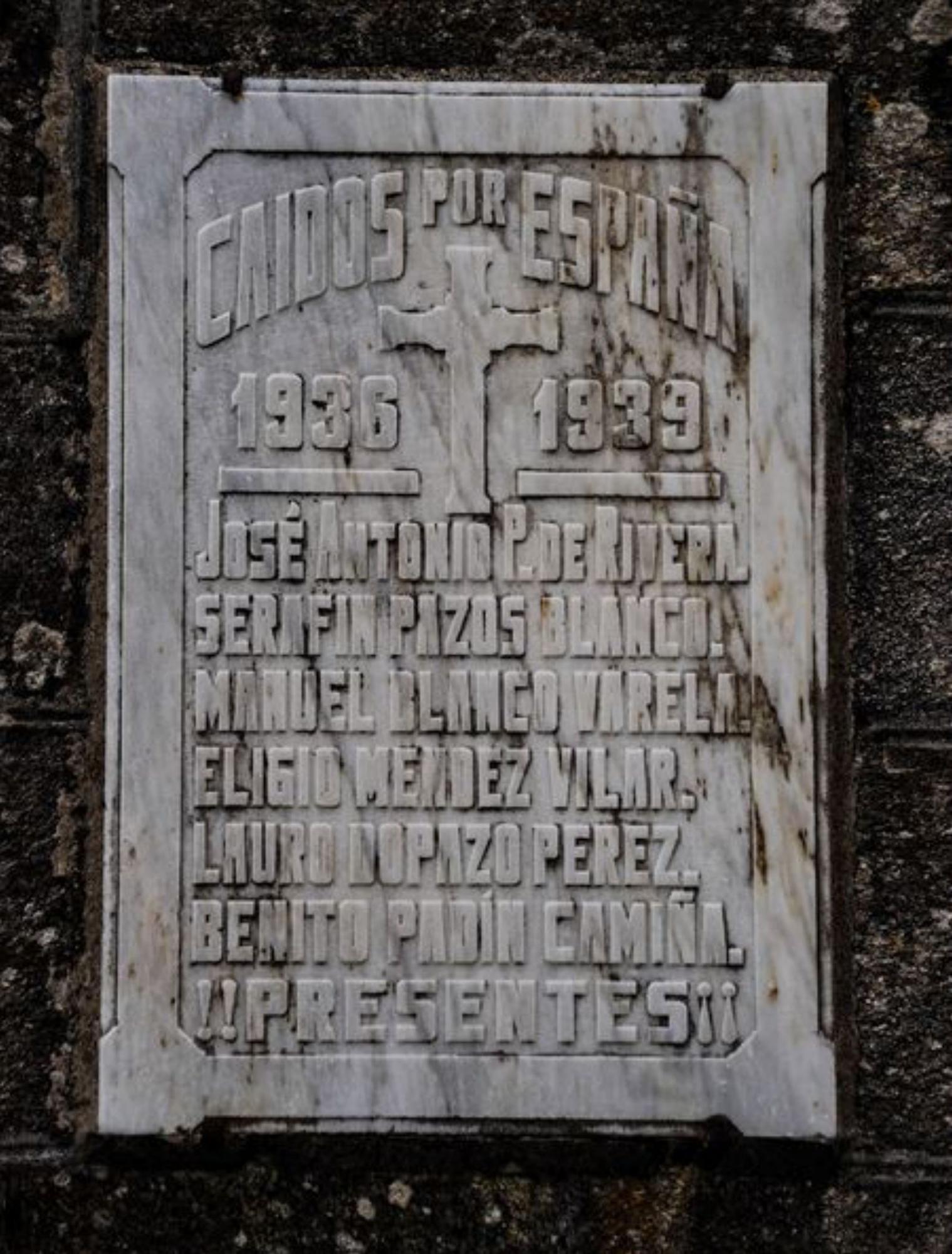 Placa de la iglesia de Simes.