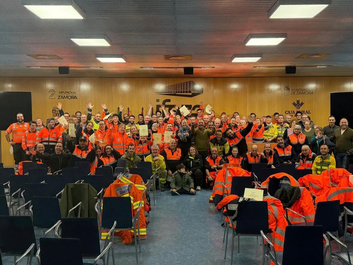 Foto de familia de los participantes en la formación, en Ifeza