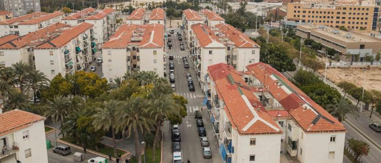 Vistas a los antiguos edificios del barrio San Antón. | JOSÉ GARCÍA DOMENE